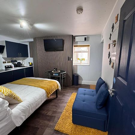 Newly Renovated Studio In Center Luton  Dış mekan fotoğraf