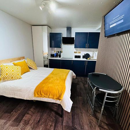 Newly Renovated Studio In Center Luton  Dış mekan fotoğraf