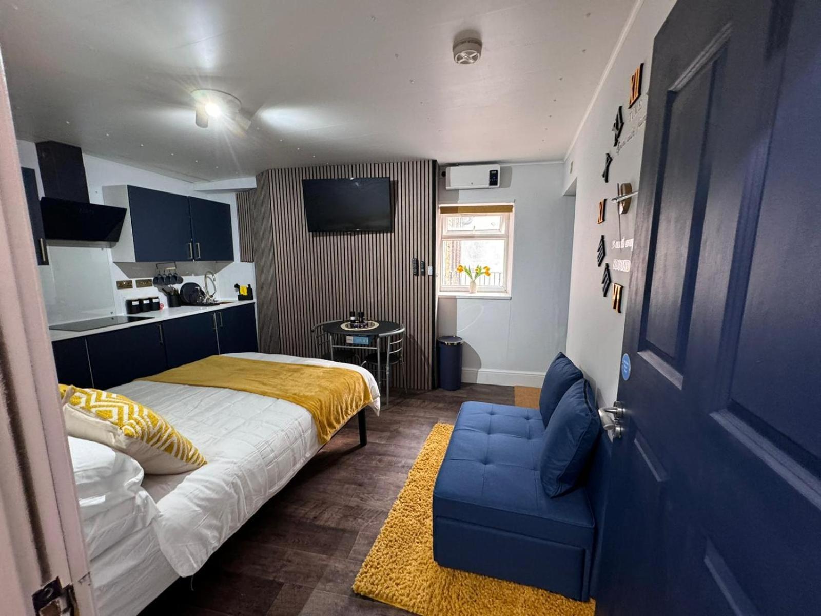 Newly Renovated Studio In Center Luton  Dış mekan fotoğraf