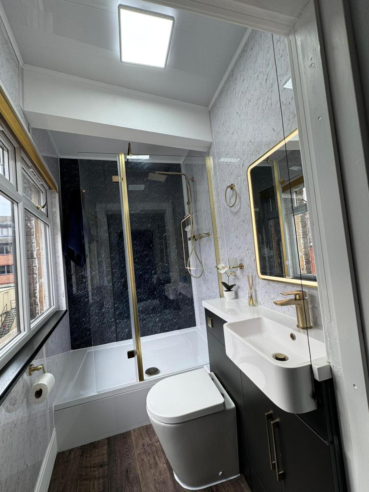 Newly Renovated Studio In Center Luton  Dış mekan fotoğraf