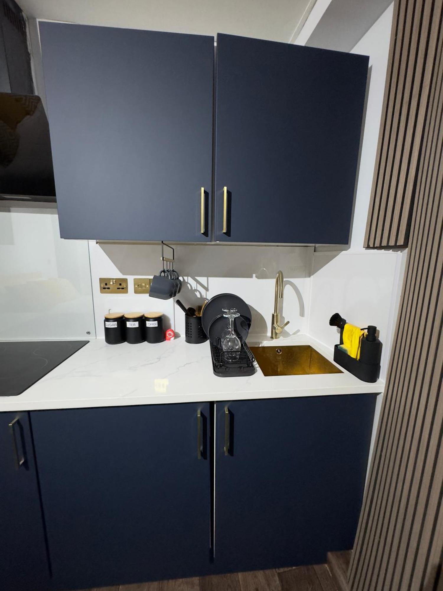 Newly Renovated Studio In Center Luton  Dış mekan fotoğraf